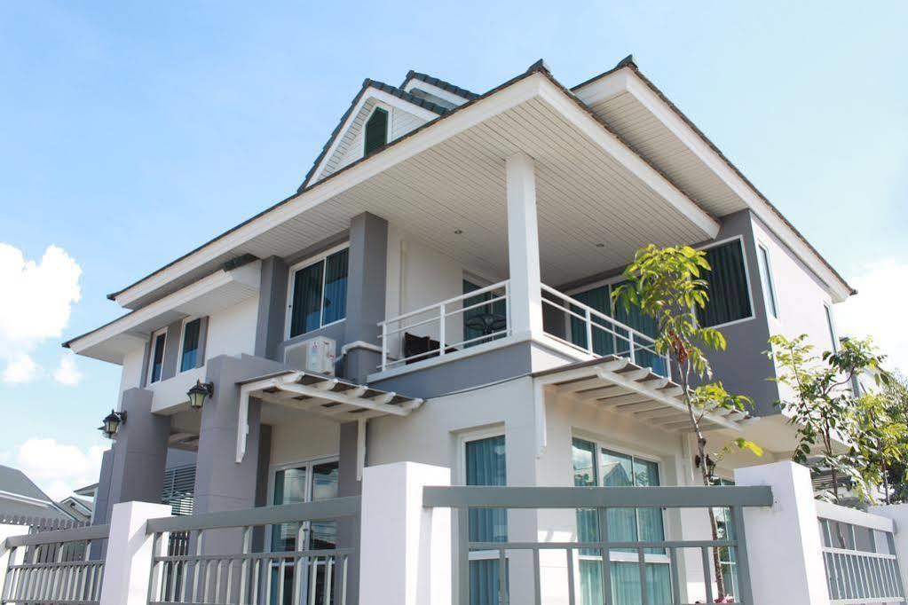 P Villa Buriram Buitenkant foto